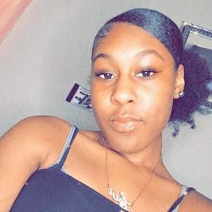 Meet your Posher, Danae